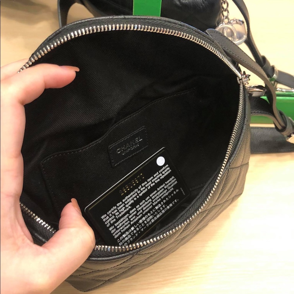 ❌❌SOLD❌❌Chanel staff uniform beltbag/bum bag - Picture 3 of 4
